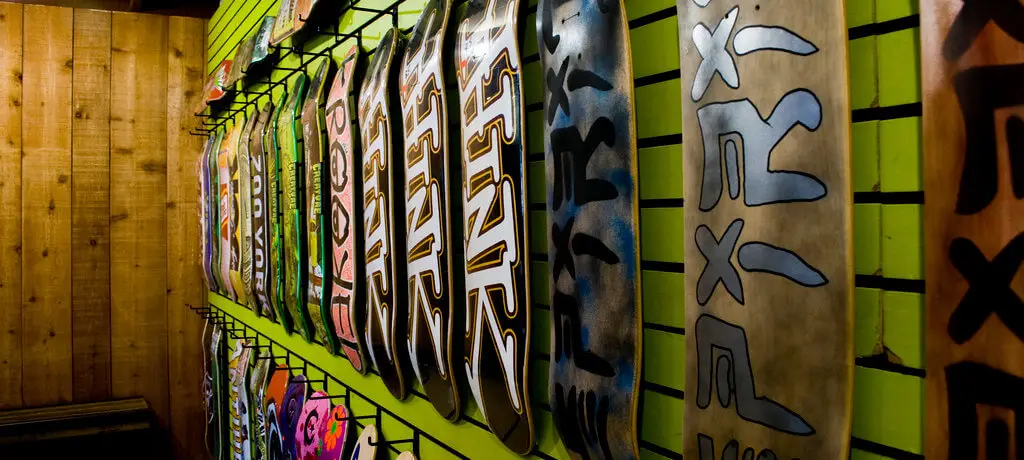 mur de skateboards
